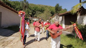 Folia-do-Divino-Ubatuba